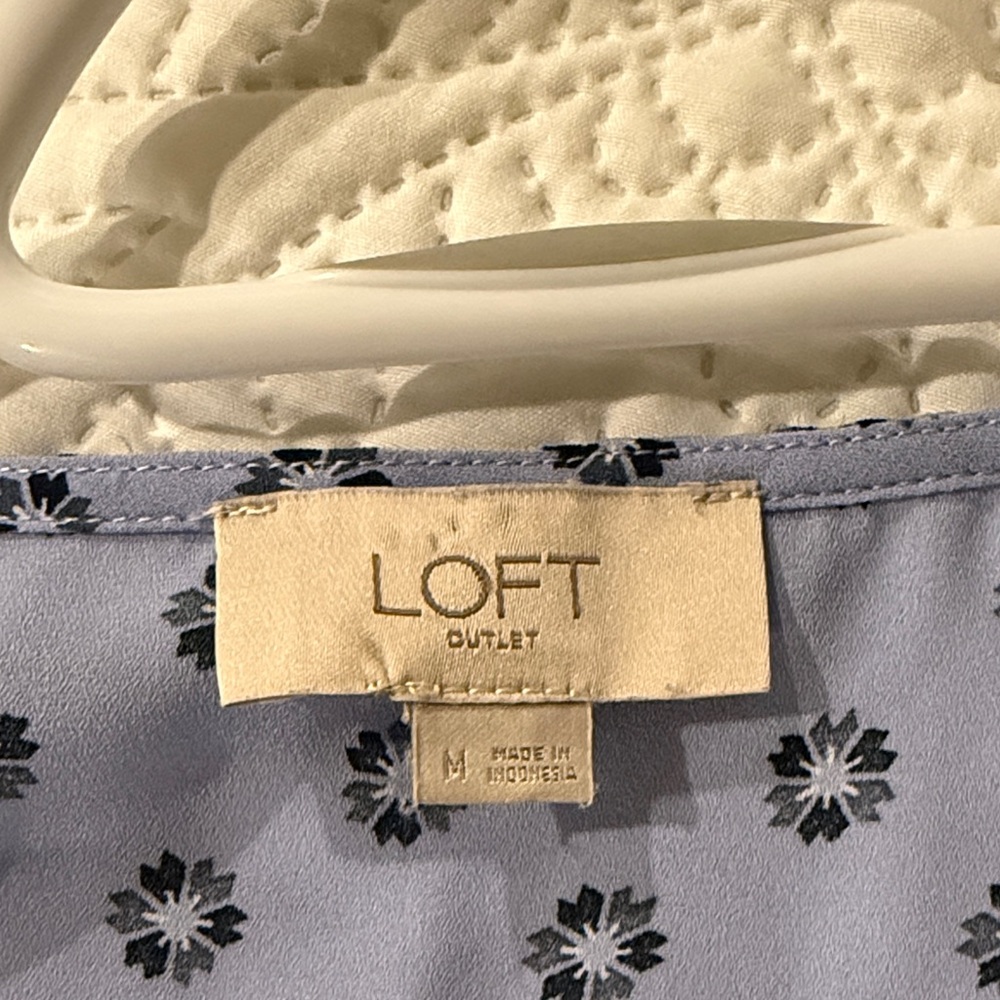 LOFT Blue Floral Sleeveless Blouse - Picture 3 of 4